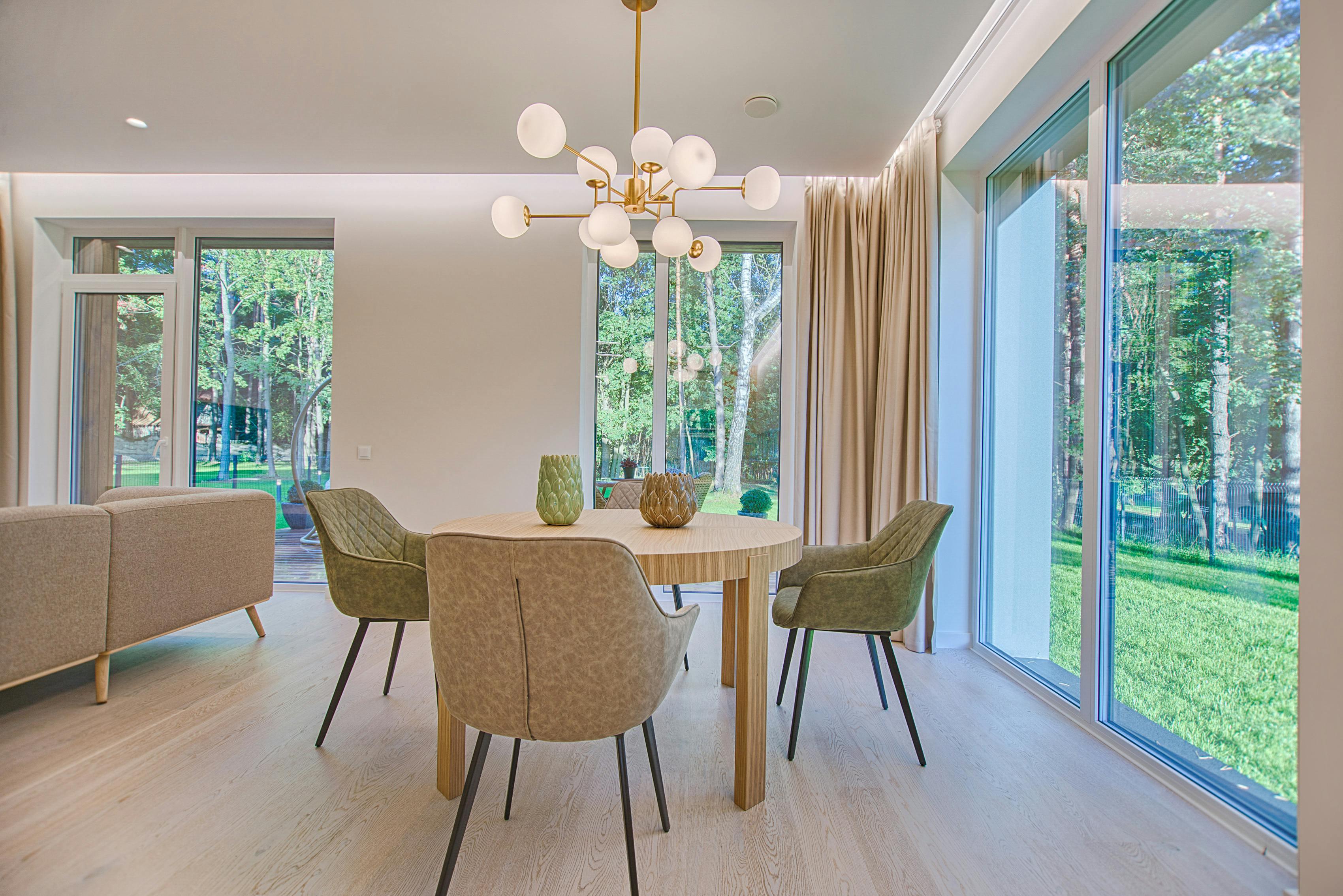 A beautifully furnished modern living room